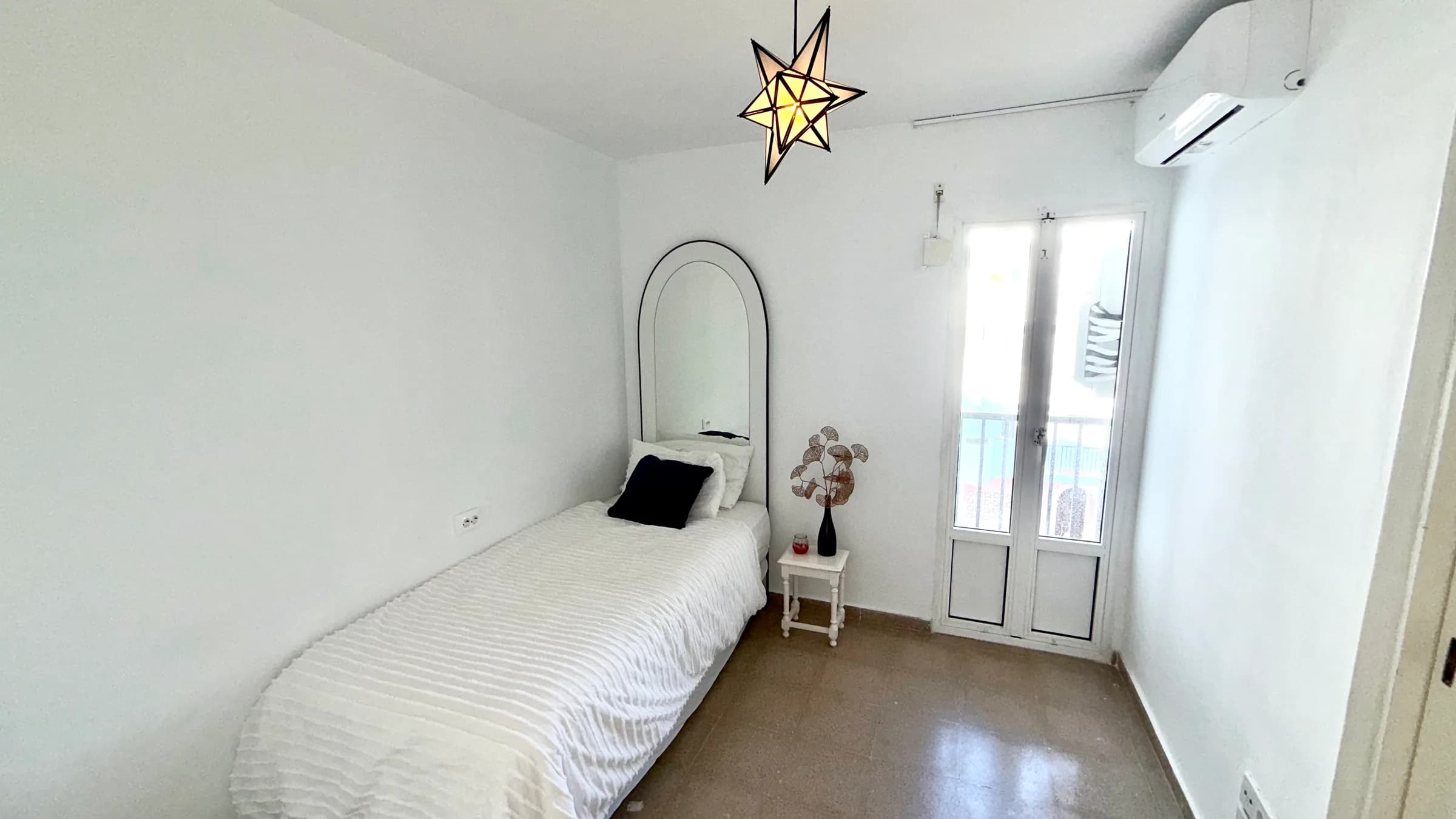 Twin bedroom